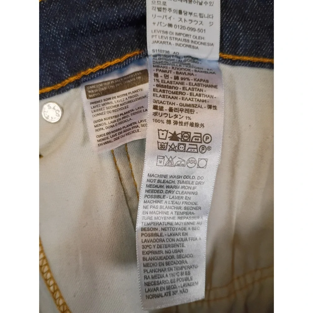Levis slip into